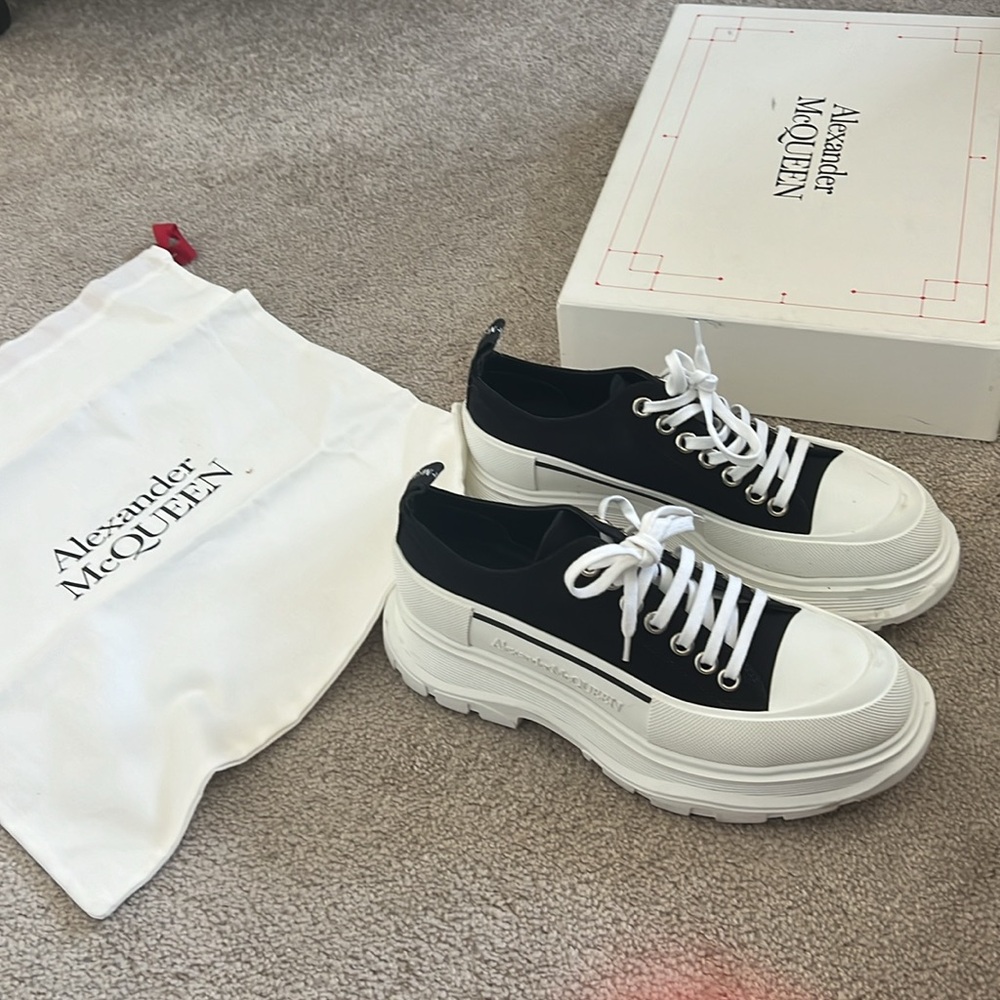 Alexander McQueen Womens Shoes Sneakers Low Top Canvas 10 Black White MSRP $750 - Picture 7 of 9